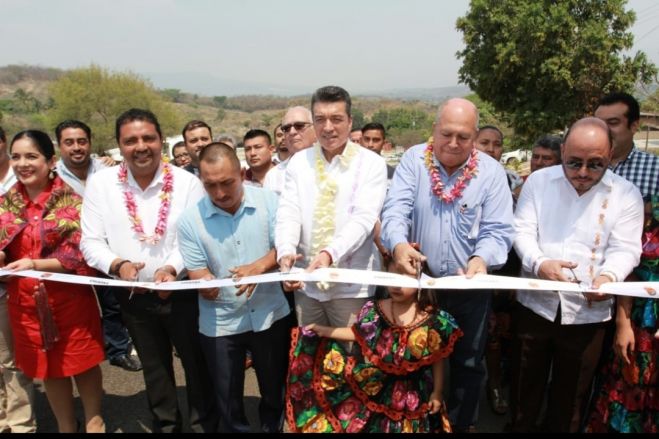 Hacemos caminos dignos y seguros para unir a los pueblos: Rutilio Escand&oacute;n Cadenas 