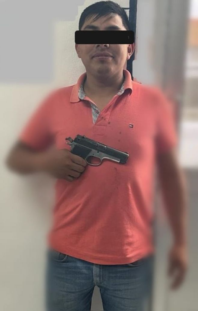 Detienen a hombre y mujer con arma de fuego y drogas en San Cristóbal de Las Casas
