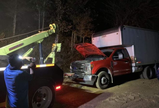 Localiza Policía de SCLC camión abandonado en límites con San Juan Chamula