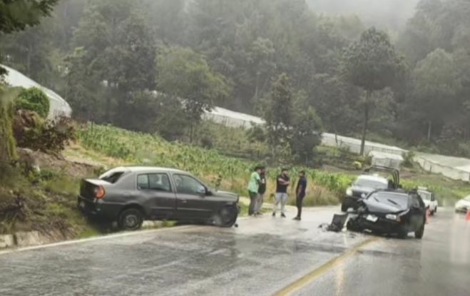 Lluvias provocan accidente vehicular en Zinacantán