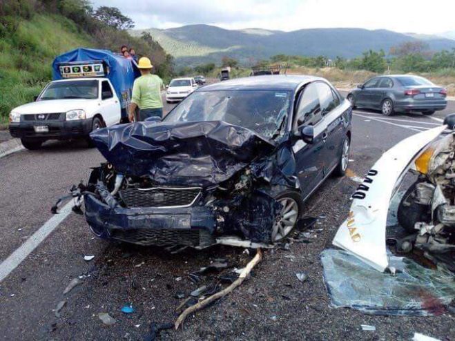 Dos muertos deja accidente automovil&iacute;stico