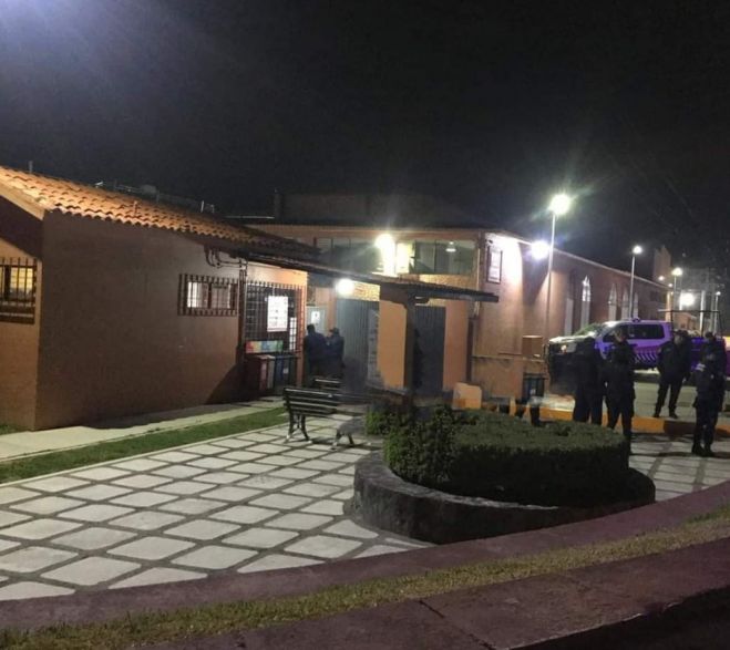 Sujetos armados roban cajero automático