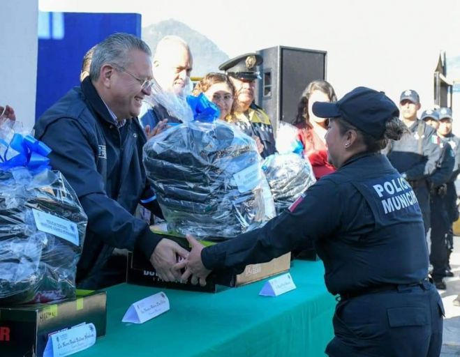 Entrega MDO m&aacute;s de 870 uniformes a elementos de Polic&iacute;a y Tr&aacute;nsito de San Crist&oacute;bal de Las Casas