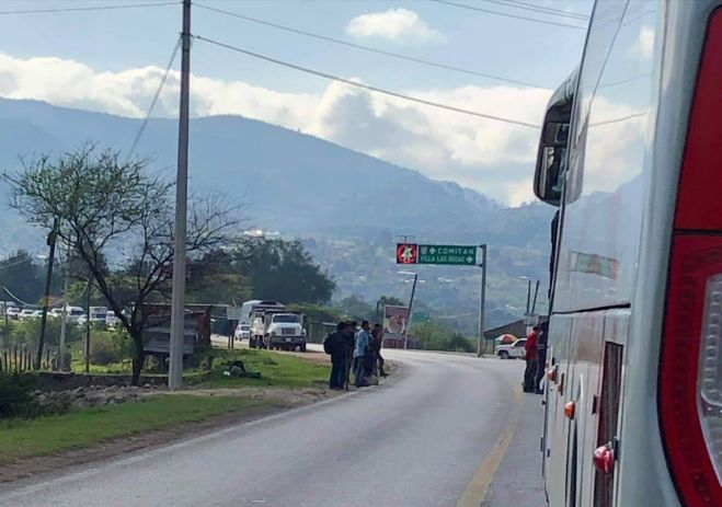 Bloqueo-boteo en el crucero el Carmelito