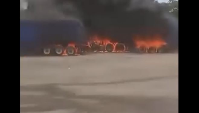 POR REGALAR ALIMENTO AL PUEBLO LE QUEMAN SUS TR&Aacute;ILERS