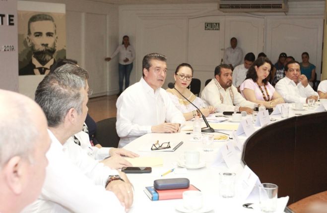 Pol&iacute;ticas p&uacute;blicas para el pueblo sin simulaciones: Rutilio Escand&oacute;n