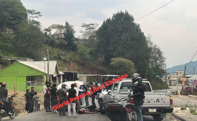 Fuerte accidente entre mototaxi y camioneta deja un lesionado 