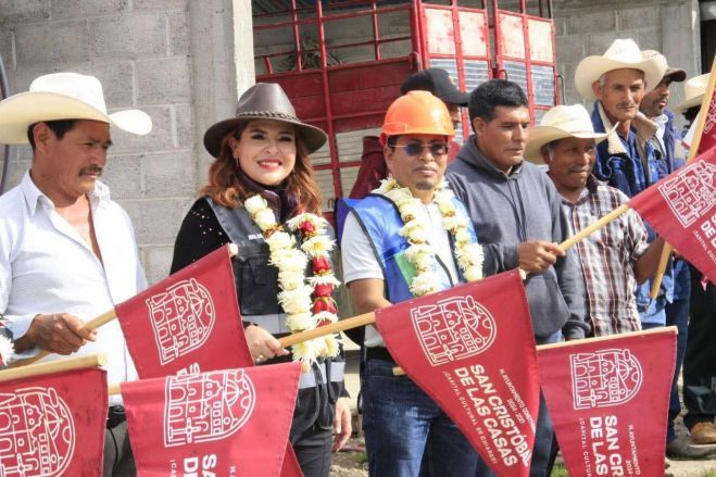 Presidenta de San Cristóbal impulsa obras y apoyos en el Ejido Pedernal