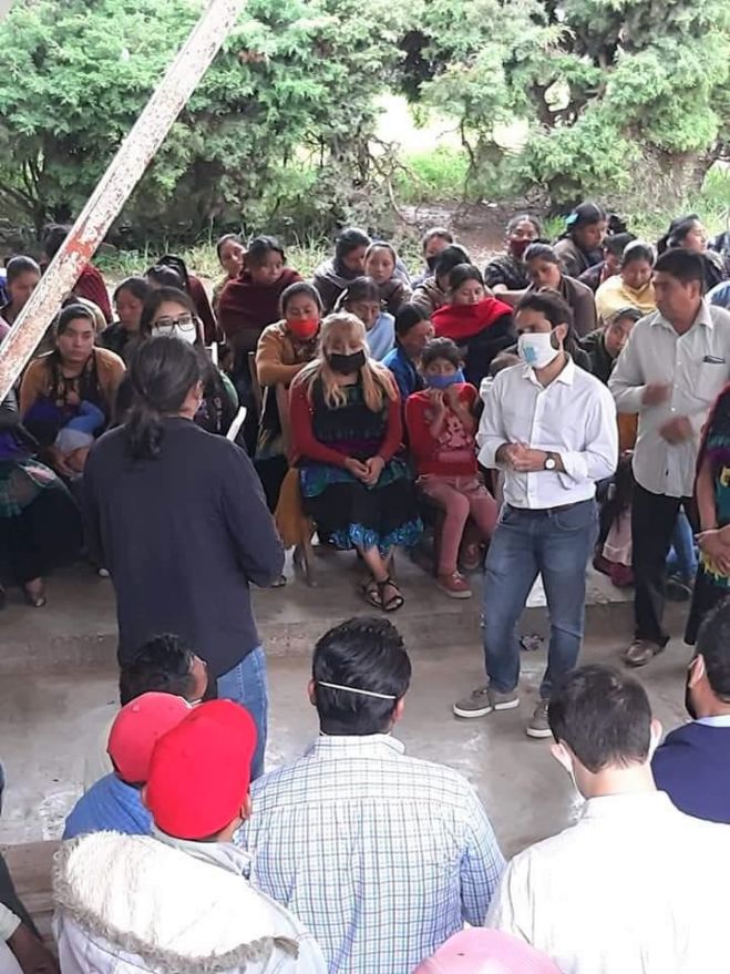 FUNCIONARIO FEDERAL VISITA ALBERGUE DE DESPLAZADOS DEL EJIDO PUEBLA