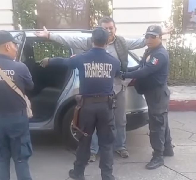 Detienen al Director del #ICATECH Romeo Cancino González por conducir en estado de ebriedad