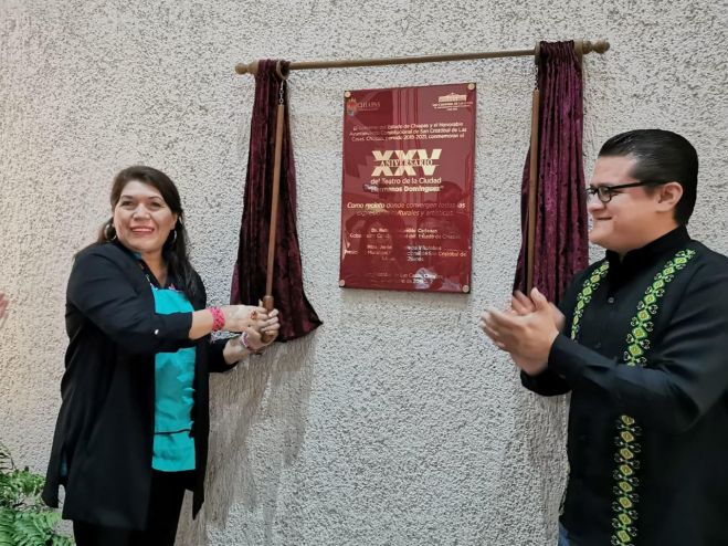 Se devela placa por el XXV Aniversario del Teatro “Hermanos Domínguez”