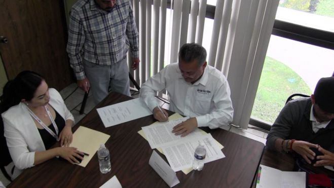 Mariano Díaz Ochoa firma Pacto de Civilidad