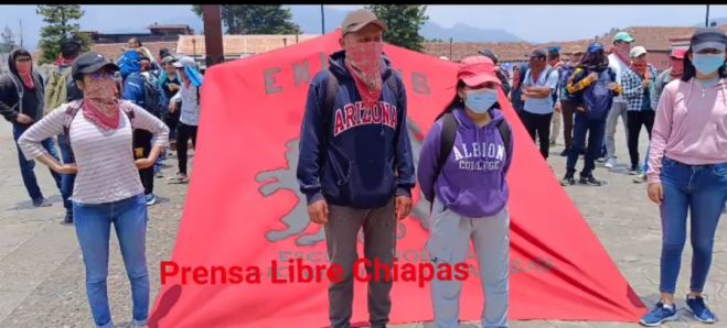 Alumnos de la Normal Larráinzar marchan en San Cristóbal