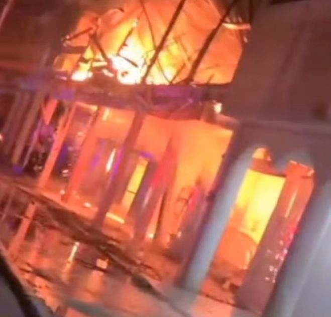 Incendio arrasa con locales de muebles en San Cristóbal de Las Casas