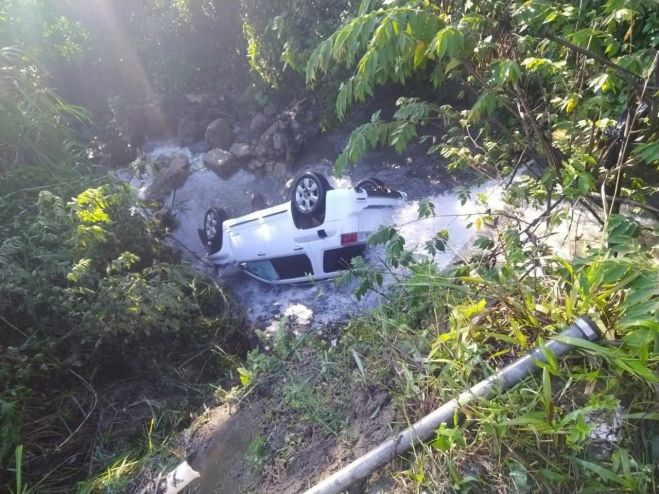 PÁRROCO SUFRE APARATOSA VOLCADURA EN LA VIA #SIMOJOVEL A #BOSQUE CHIAPAS 