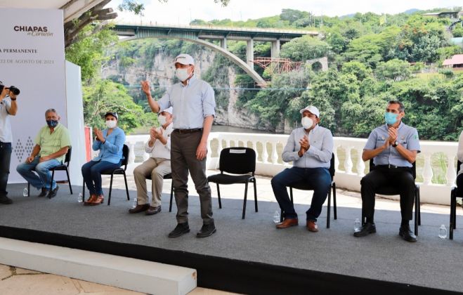 Constata Rutilio Escandón trabajos de limpieza permanente en el Cañón del Sumidero