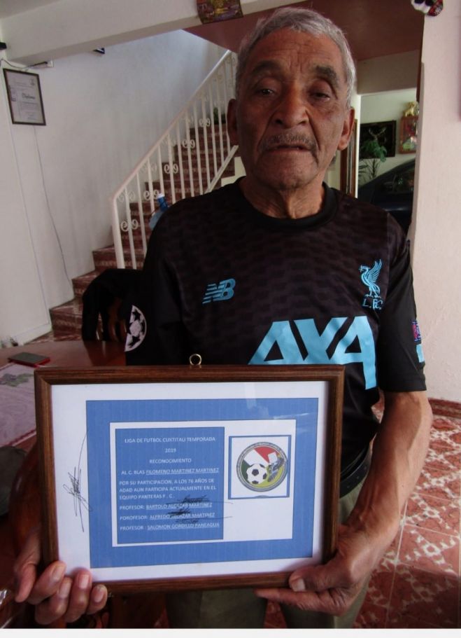 JUSTO RECONOCIMIENTO A DON BLAS FILOMENO MART&Iacute;NEZ  LIGA DE FUTBOL CUXTITALI DE SAN CRIST&Oacute;BAL DE LAS CASAS