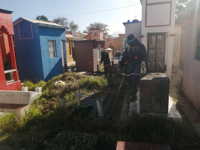 Realizan limpieza en el Pante&oacute;n Municipal previo al D&iacute;a de Muertos