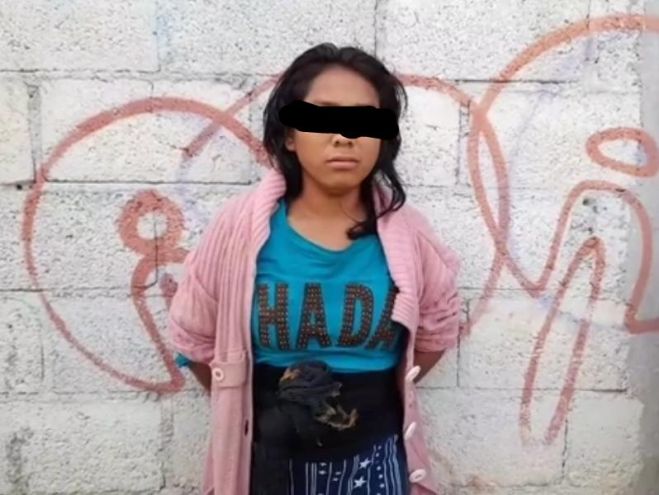 Detienen y amarran a una presunta roba viejita