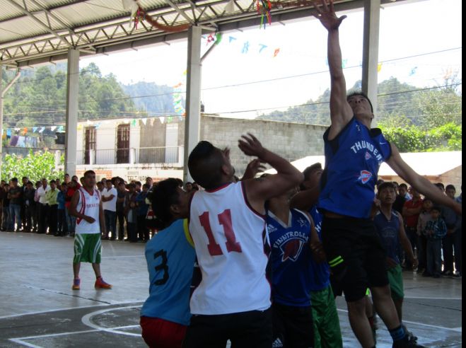 TORNEO REL&Aacute;MPAGO DE BASQUETBOL CON 72 EQUIPOS  EN EL MAR&Ccedil;O DE LA FERIA DE SANTIAGO AP&Oacute;STOL EN TENEJAPA, CHIAPAS.