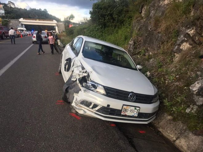 Cuatro lesionados en accidente carretero