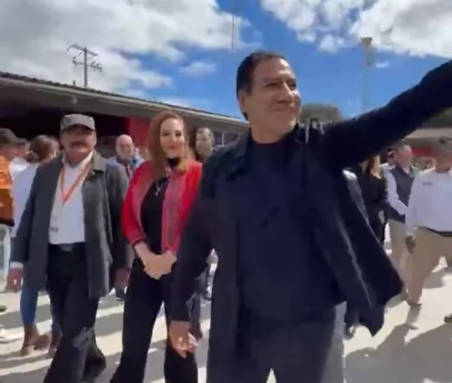 Eduardo Ram&iacute;rez entrega becas Rosario Castellanos para la alfabetizaci&oacute;n en San Crist&oacute;bal