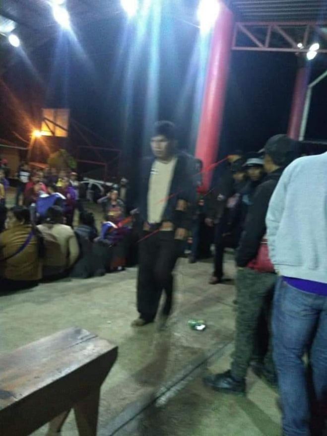 Bloquean y retienen a empleados del ayuntamiento de Oxchuc