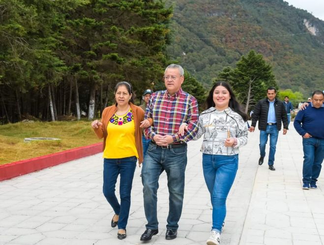 CONTINÚA ALCALDE MDO LLEVANDO OBRAS A LAS FAMILIAS SANCRISTOBALENSES 