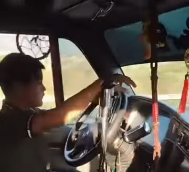 Video de niño conduciendo tráiler genera polémica en redes