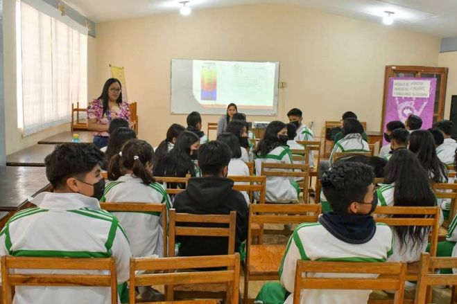 EL AYUNTAMIENTO DE SAN CRISTÓBAL DE LAS CASAS REALIZA PLÁTICAS DE SENSIBILIZACIÓN A JÓVENES DE LA SECUNDARIA JOSÉ FELIPE FLORES.